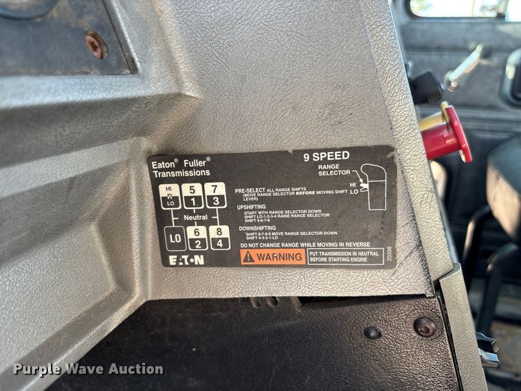 image for item DU0477 2000 Mack CH613 semi truck