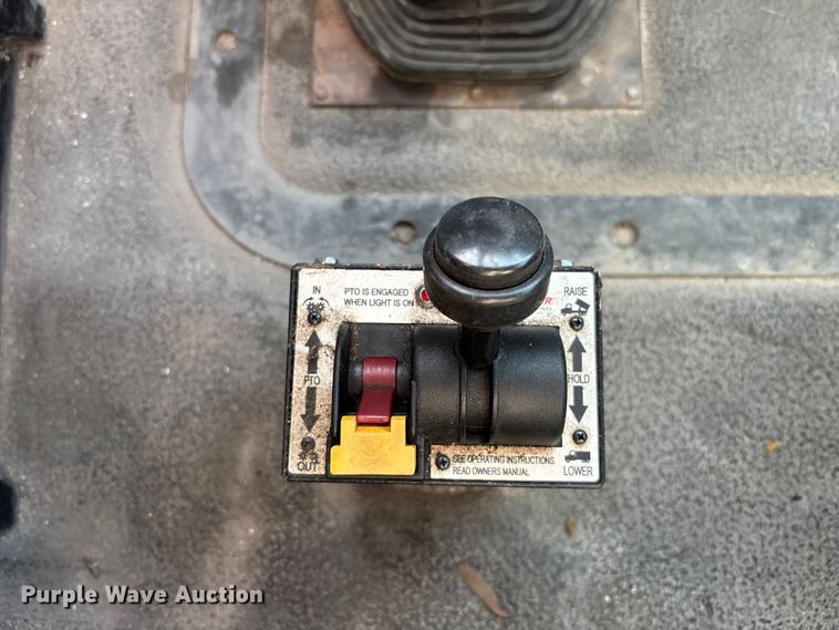 image for item DU0477 2000 Mack CH613 semi truck