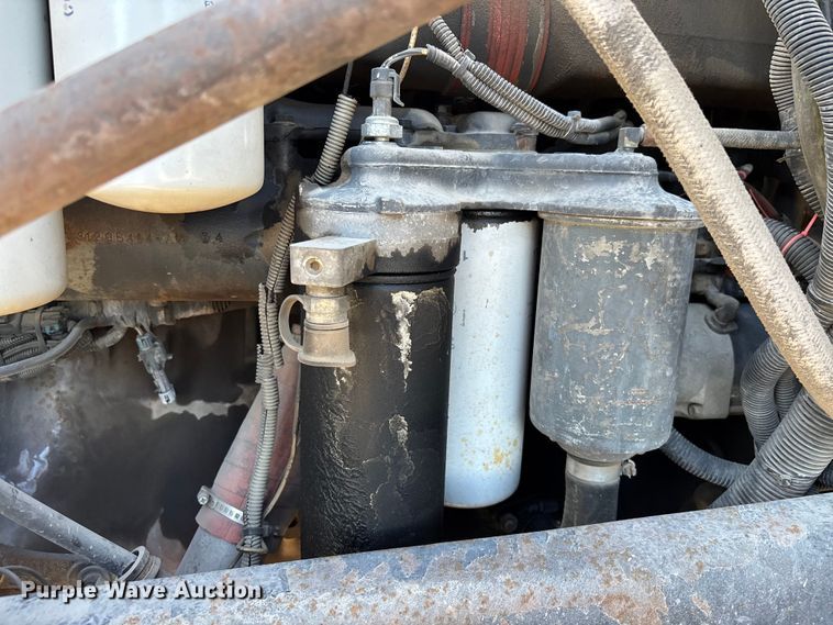 image for item DU0477 2000 Mack CH613 semi truck