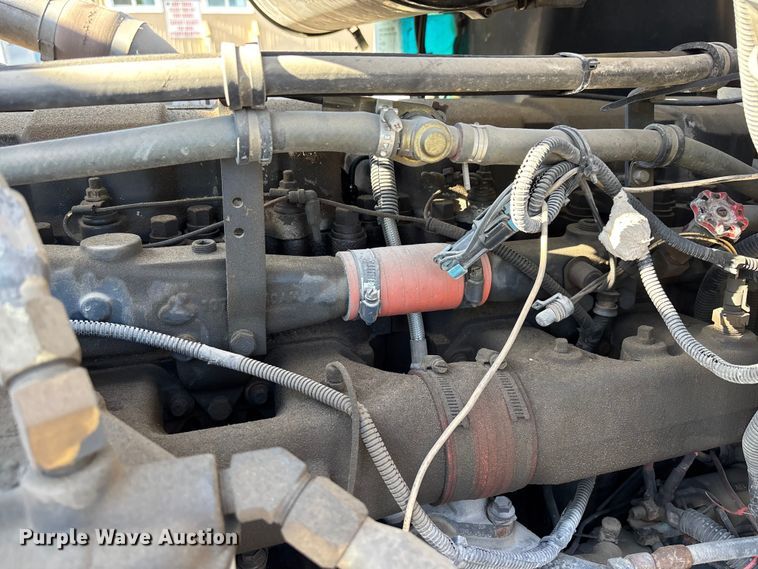 image for item DU0477 2000 Mack CH613 semi truck