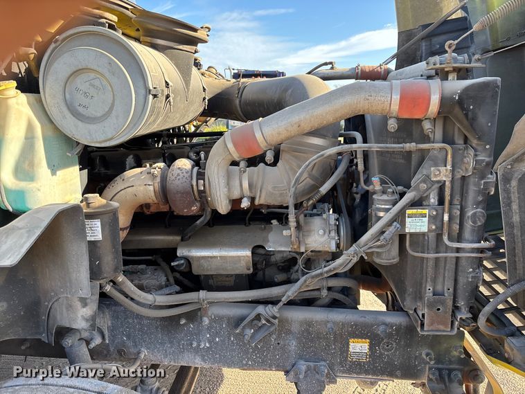 image for item DU0477 2000 Mack CH613 semi truck