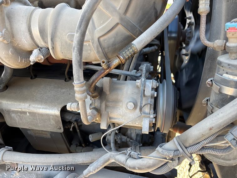 image for item DU0477 2000 Mack CH613 semi truck