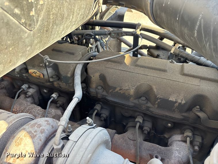 image for item DU0477 2000 Mack CH613 semi truck