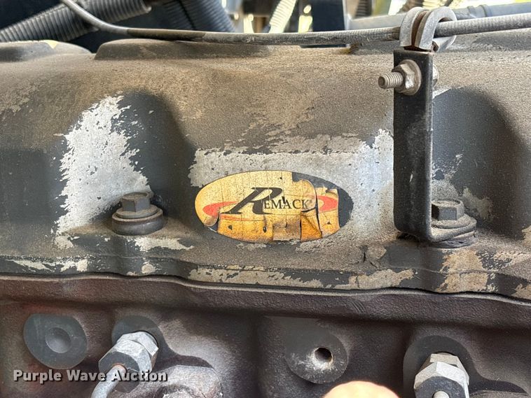 image for item DU0477 2000 Mack CH613 semi truck