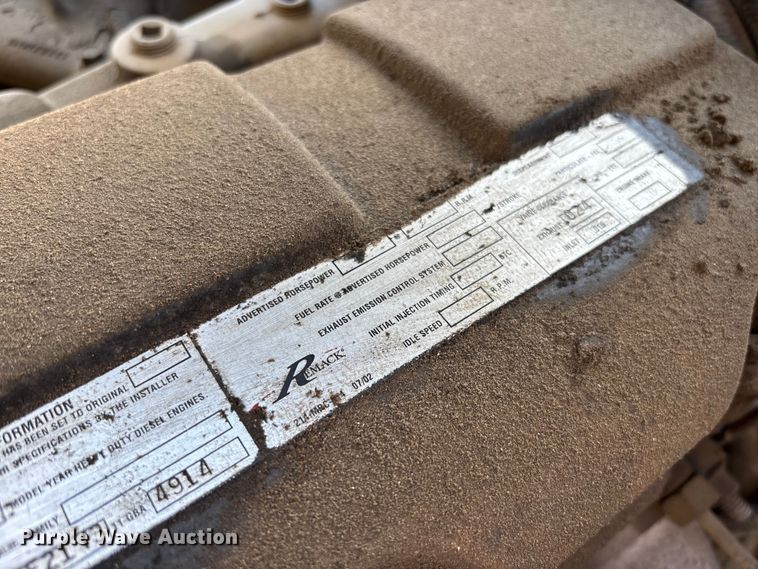 image for item DU0477 2000 Mack CH613 semi truck