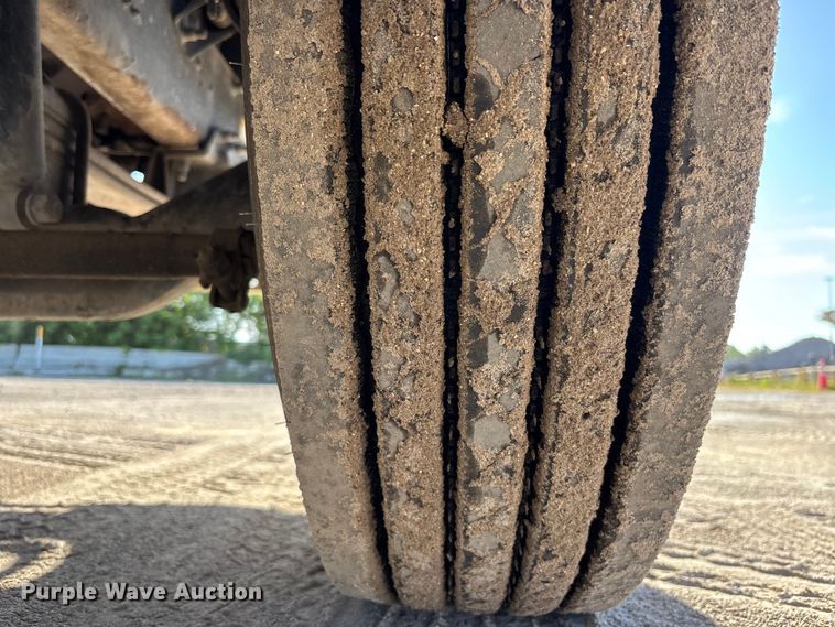 image for item DU0477 2000 Mack CH613 semi truck