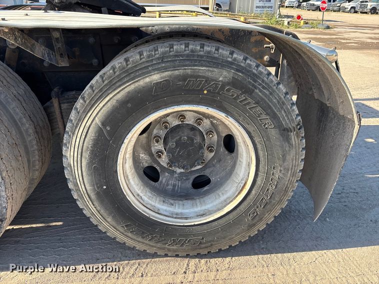 image for item DU0477 2000 Mack CH613 semi truck