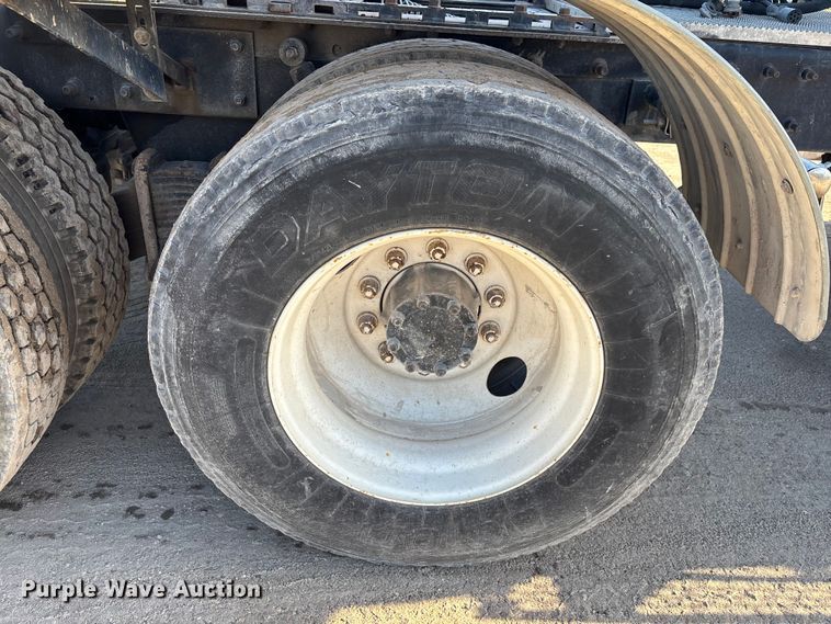 image for item DU0477 2000 Mack CH613 semi truck