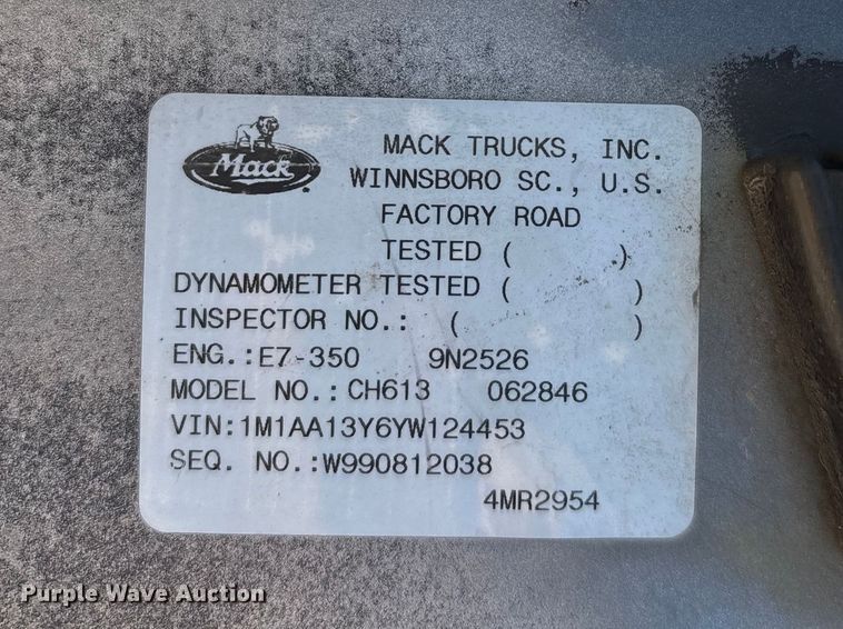 image for item DU0477 2000 Mack CH613 semi truck