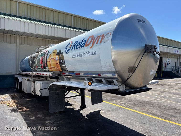 image for item DU0487 1983 Walker stainless tank trailer