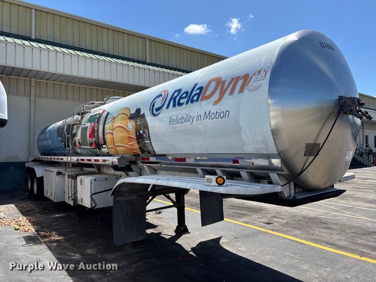 image for item DU0487 1983 Walker stainless tank trailer