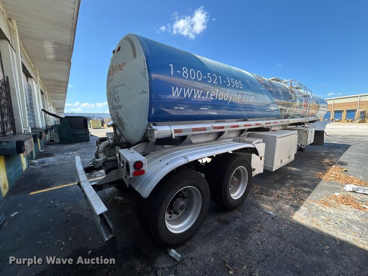 image for item DU0487 1983 Walker stainless tank trailer