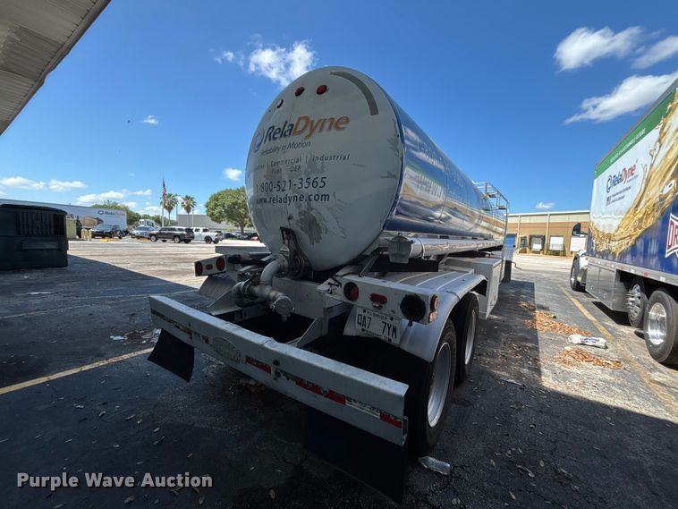 image for item DU0487 1983 Walker stainless tank trailer