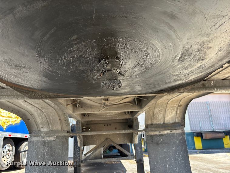 image for item DU0487 1983 Walker stainless tank trailer