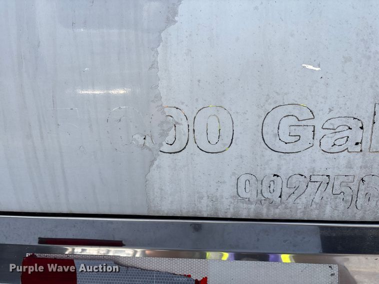 image for item DU0487 1983 Walker stainless tank trailer