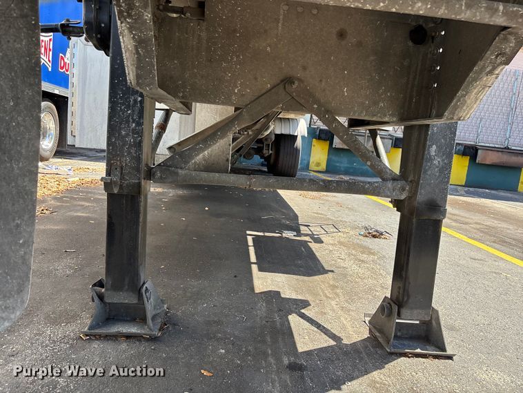 image for item DU0487 1983 Walker stainless tank trailer
