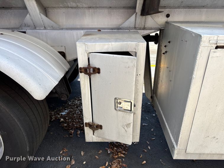 image for item DU0487 1983 Walker stainless tank trailer