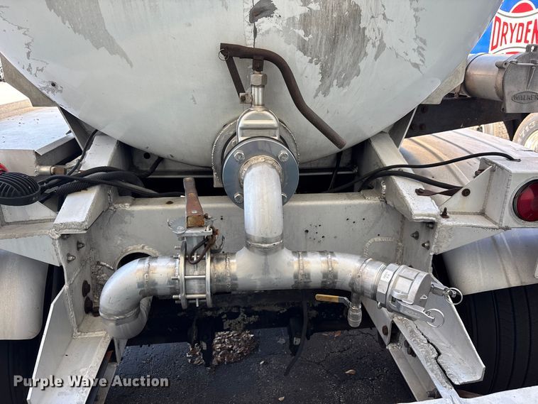 image for item DU0487 1983 Walker stainless tank trailer