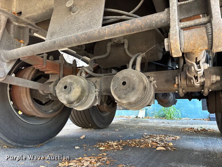 image for item DU0487 1983 Walker stainless tank trailer