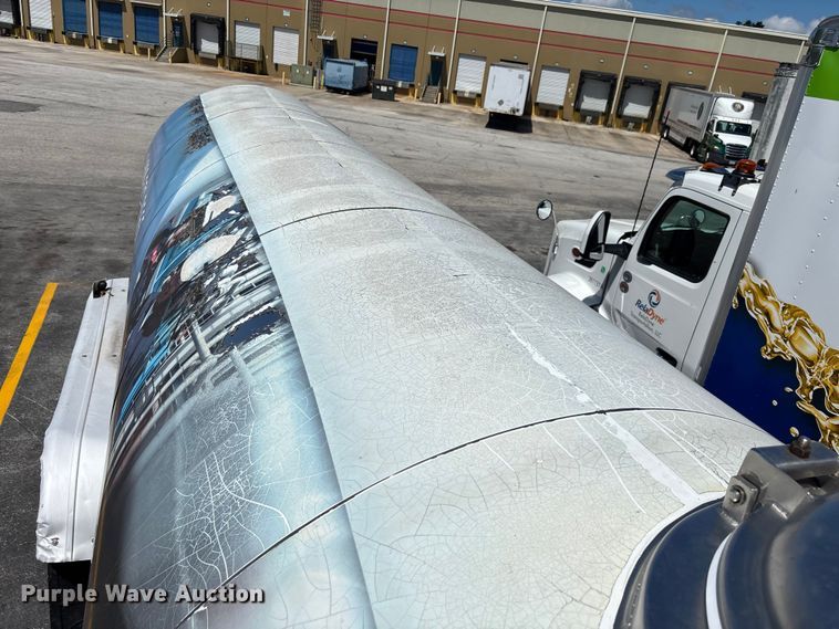 image for item DU0487 1983 Walker stainless tank trailer
