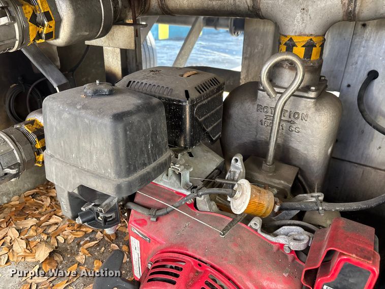image for item DU0487 1983 Walker stainless tank trailer