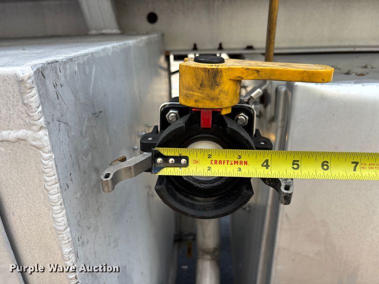image for item DU0487 1983 Walker stainless tank trailer