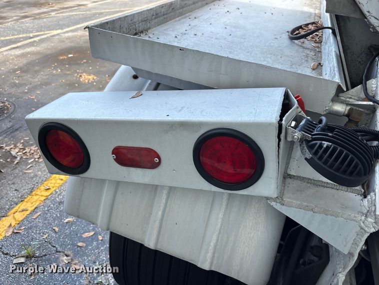 image for item DU0487 1983 Walker stainless tank trailer