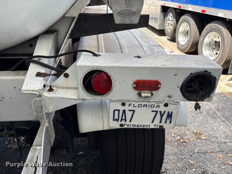 image for item DU0487 1983 Walker stainless tank trailer