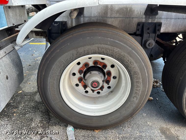 image for item DU0487 1983 Walker stainless tank trailer