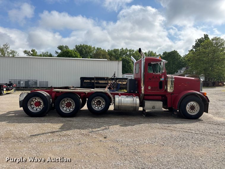 image for item DV4257 1991 Peterbilt 379 semi truck