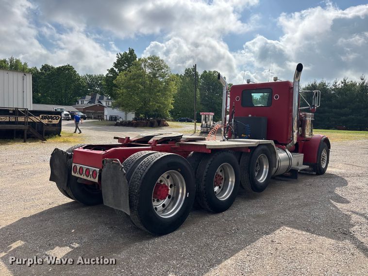 image for item DV4257 1991 Peterbilt 379 semi truck