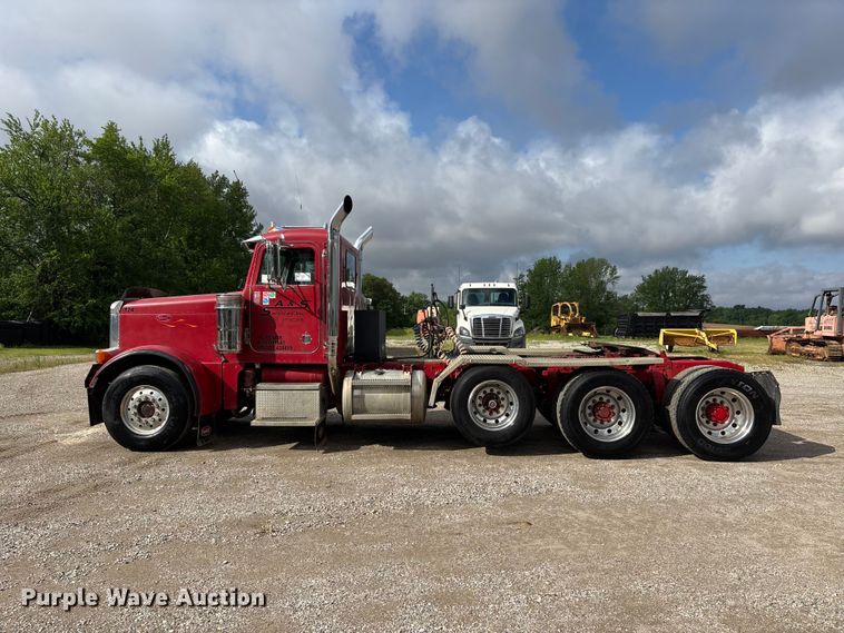 image for item DV4257 1991 Peterbilt 379 semi truck