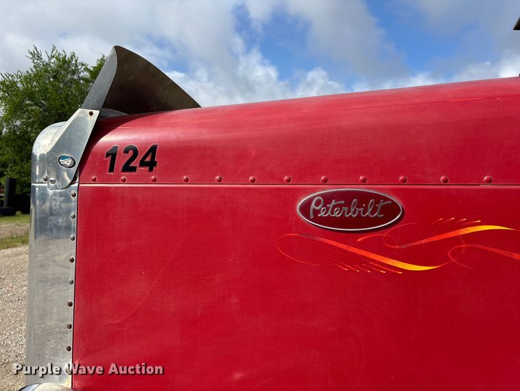 image for item DV4257 1991 Peterbilt 379 semi truck