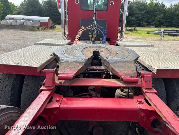 image for item DV4257 1991 Peterbilt 379 semi truck