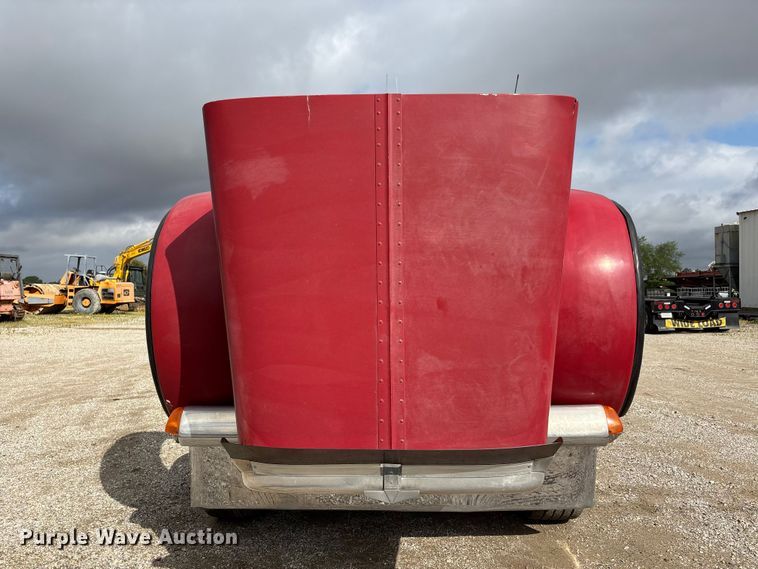 image for item DV4257 1991 Peterbilt 379 semi truck