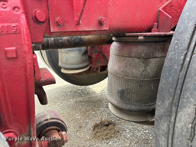 image for item DV4257 1991 Peterbilt 379 semi truck