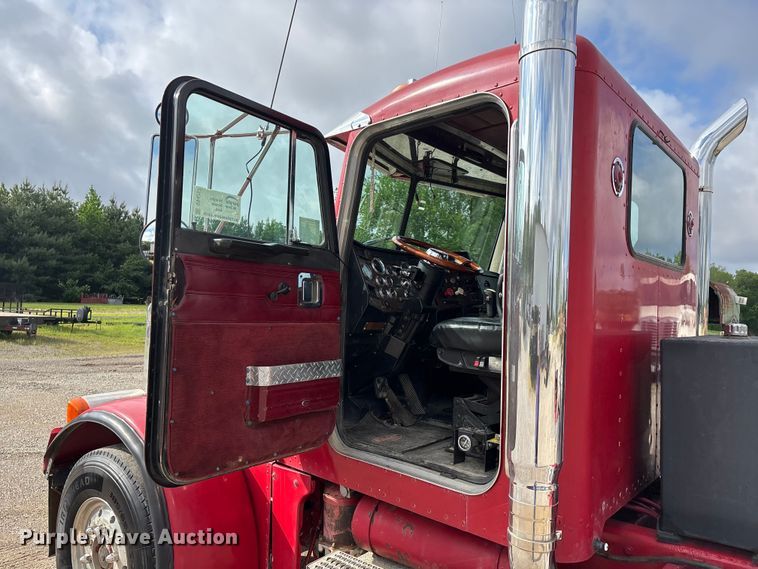 image for item DV4257 1991 Peterbilt 379 semi truck