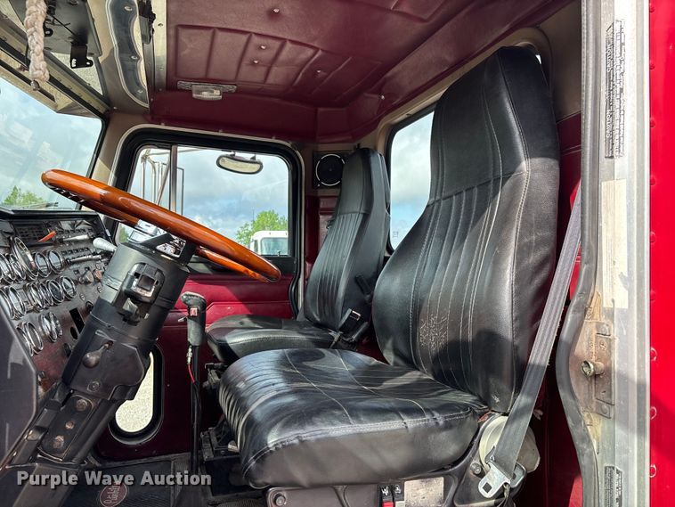 image for item DV4257 1991 Peterbilt 379 semi truck
