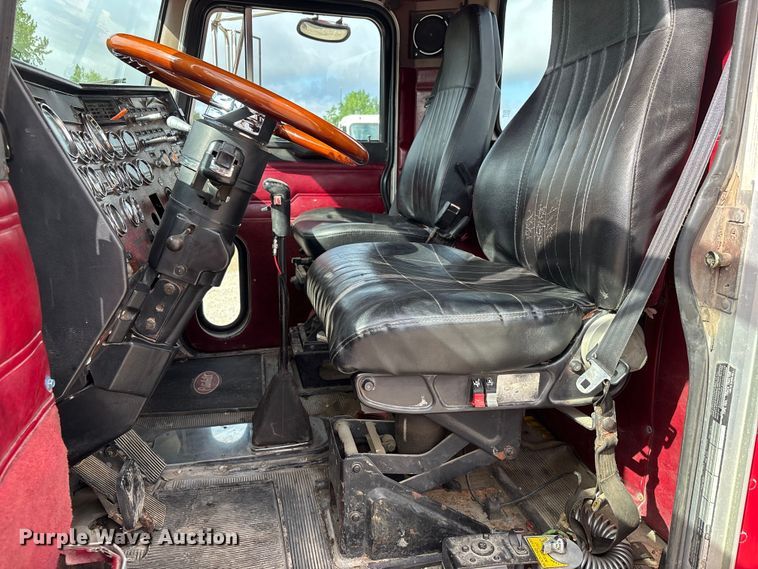 image for item DV4257 1991 Peterbilt 379 semi truck