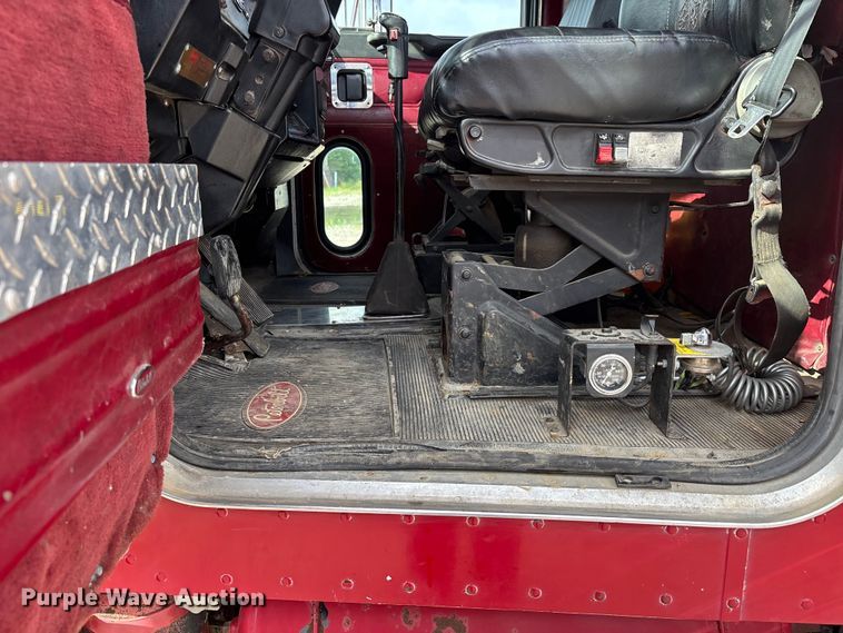 image for item DV4257 1991 Peterbilt 379 semi truck