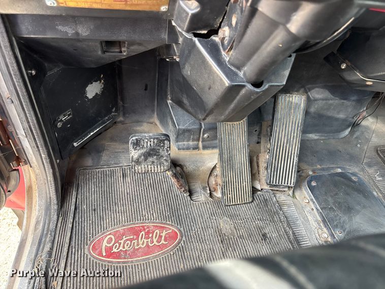image for item DV4257 1991 Peterbilt 379 semi truck