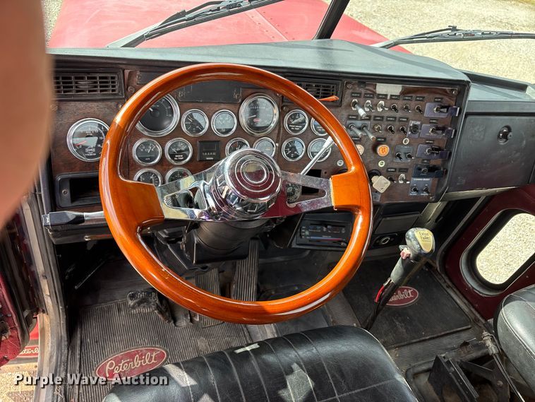 image for item DV4257 1991 Peterbilt 379 semi truck