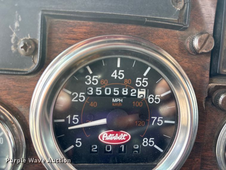 image for item DV4257 1991 Peterbilt 379 semi truck