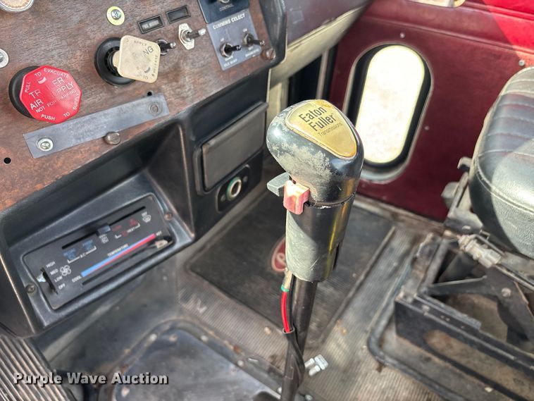 image for item DV4257 1991 Peterbilt 379 semi truck