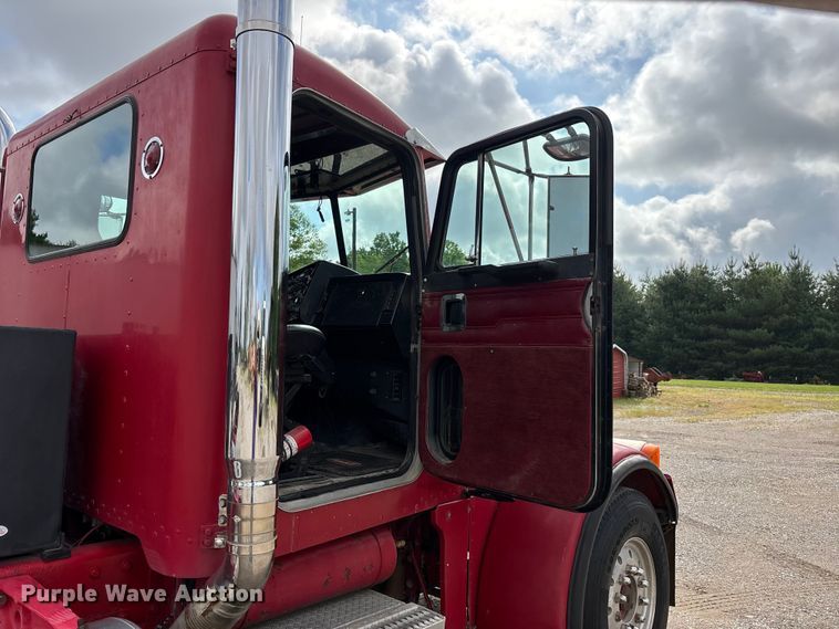 image for item DV4257 1991 Peterbilt 379 semi truck