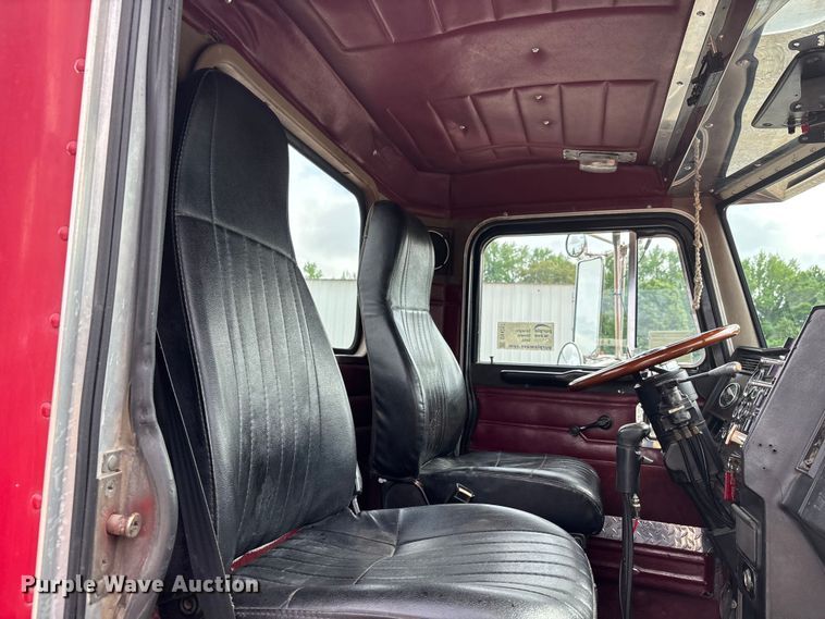 image for item DV4257 1991 Peterbilt 379 semi truck
