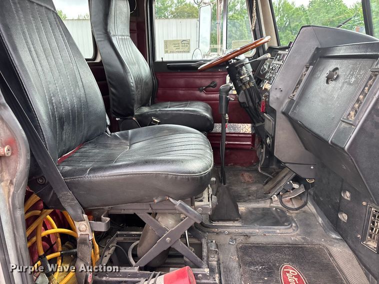 image for item DV4257 1991 Peterbilt 379 semi truck