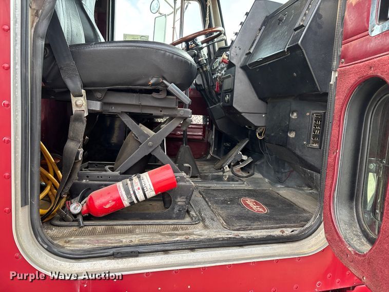 image for item DV4257 1991 Peterbilt 379 semi truck