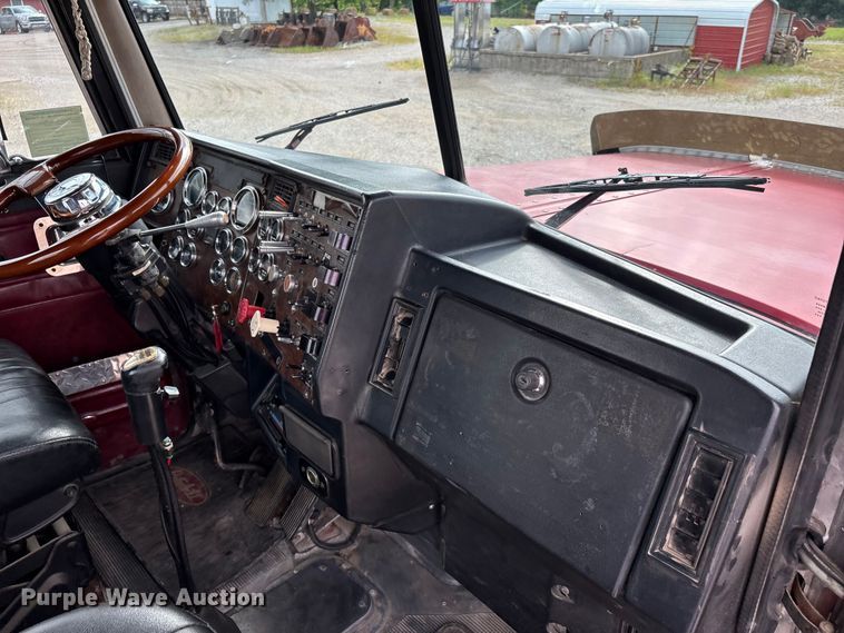 image for item DV4257 1991 Peterbilt 379 semi truck