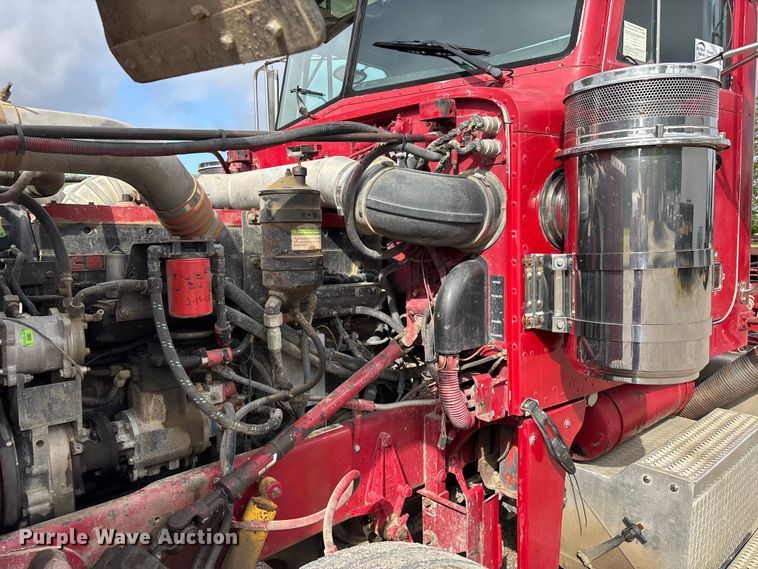 image for item DV4257 1991 Peterbilt 379 semi truck